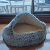 🐾 The SNUGGLES Cove – The Ultimate 2-in-1 Pet Bed for a Warmer, Calmer Winter!
