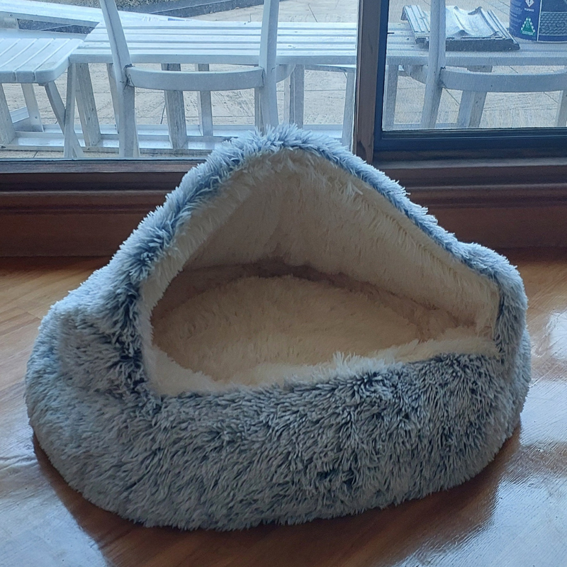 🐾 The SNUGGLES Cove – The Ultimate 2-in-1 Pet Bed for a Warmer, Calmer Winter!